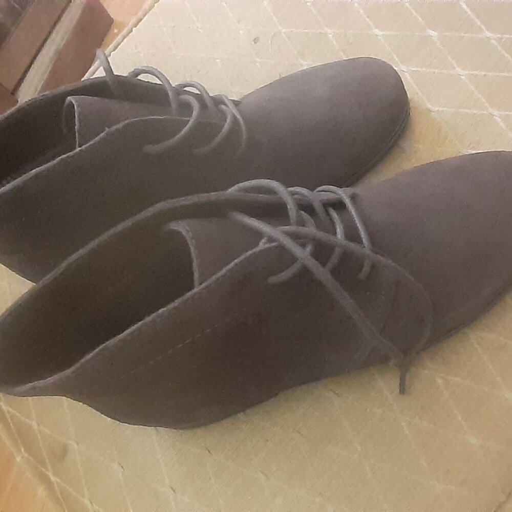 White Mountain leather boots